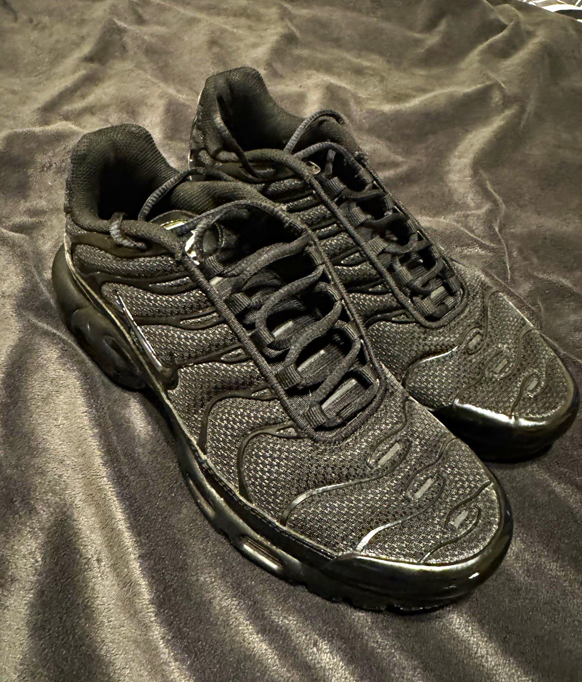 Nike Air Max Plus TN Men’s Black Low Top Lace-Up Athletic Sneakers