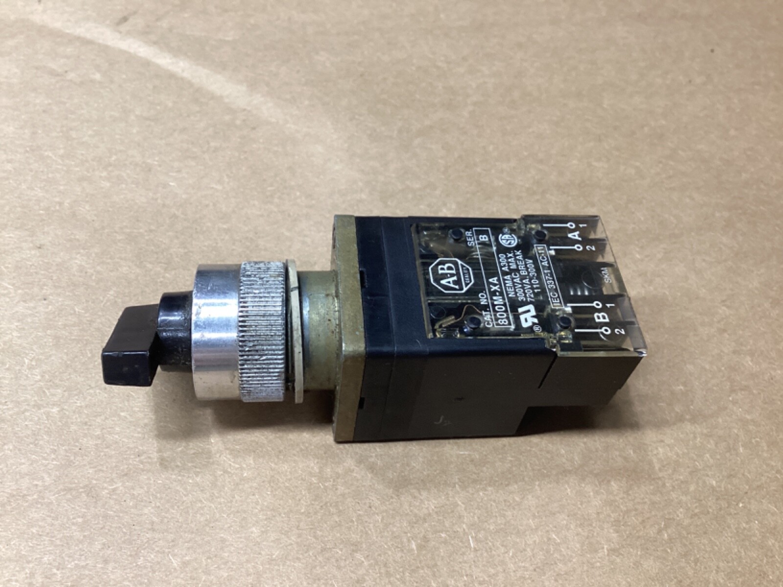 ALLEN BRADLEY 800MR-HX2B SERIES A 2 POSITION SELECTOR SWITCH #134M13