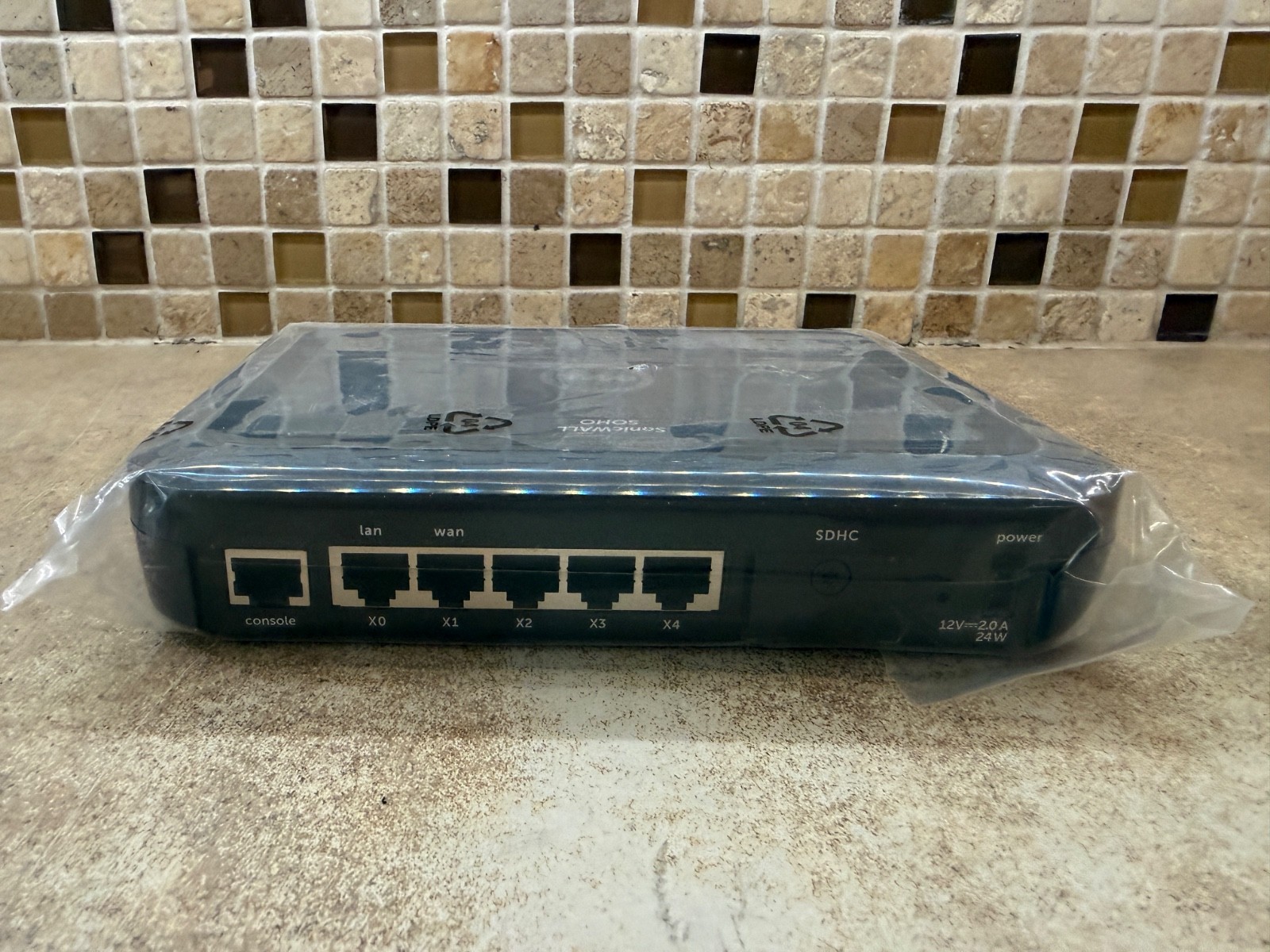 DELL Sonic Wall Soho APL31-0B9 Network Security Firewall + power cord