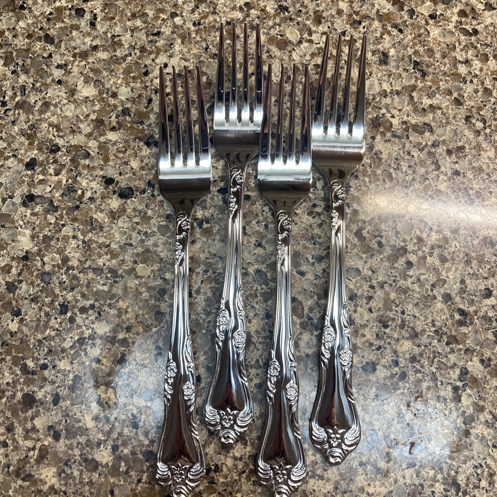 New AZALEA Set of 4 Dinner Forks Oneida Stainless Flatware 7 5/8"