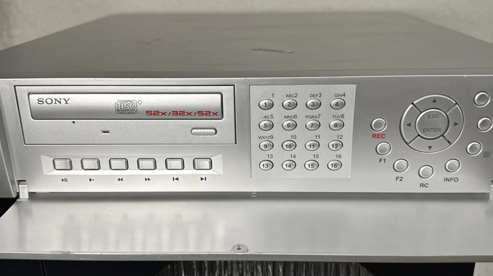 Sony security surveillance digital video recorder DVR Silver Model DVR-804FX