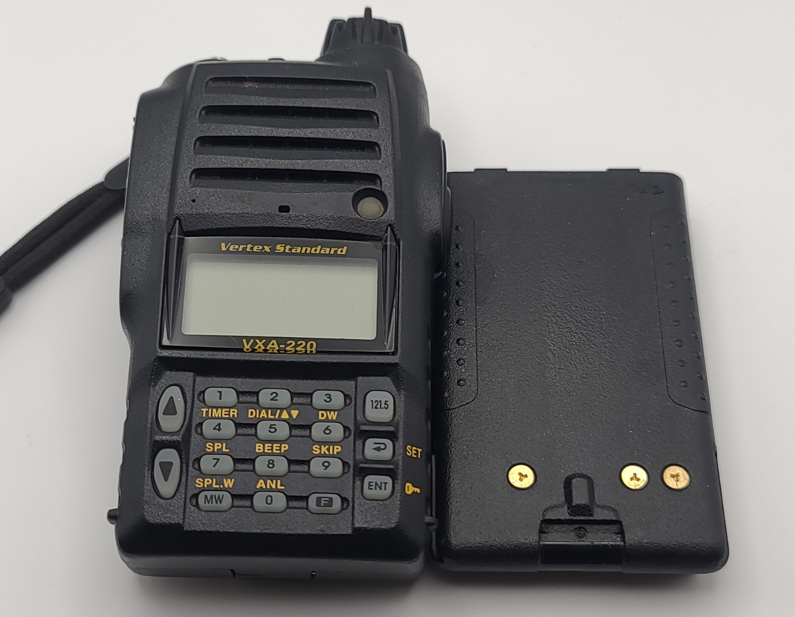 Vertex Standard VXA-220 Transceiver Radio (WITH BATTERY ONLY) - READ DESCRIPTION