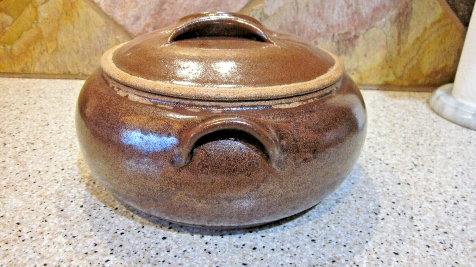 Signed Stoneware Pottery Covered 1 Qt Casserole Dish 9" Diameter 4"