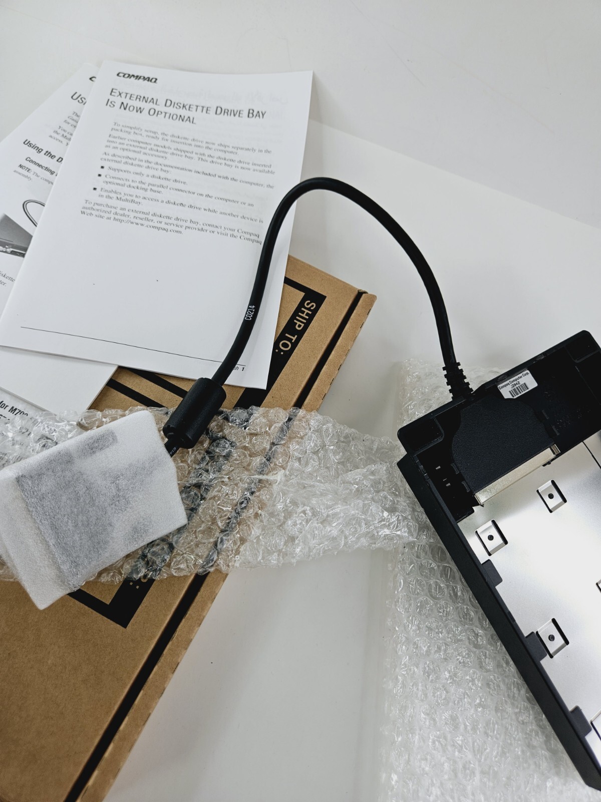 Compaq 175375-001 case and cable for external floppy disk holder For M700