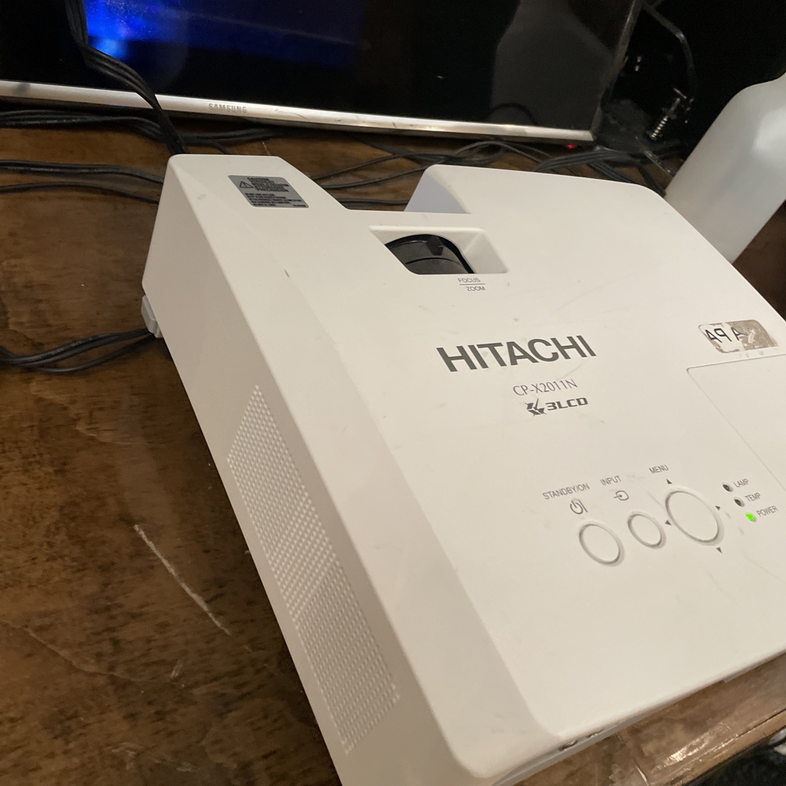 Hitachi CP-X2011N 3lcd Projector