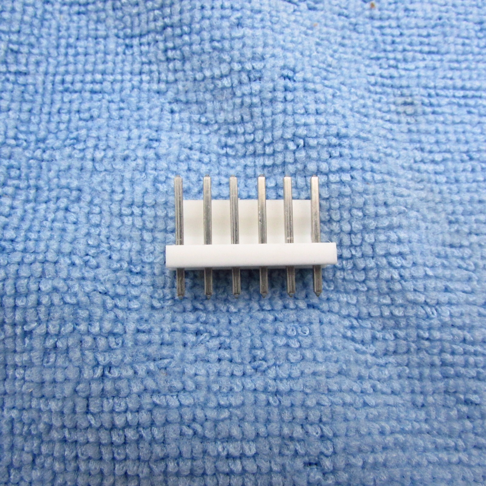 QTY 12 MTA Electrical Connector Header Through Hole 6 Position Part # 644752-6