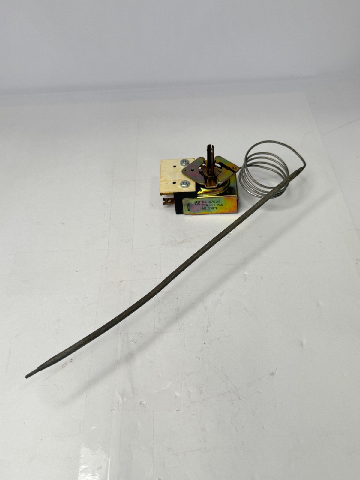 Robertshaw KA-1075-24 25A 250 VAC MT 550F