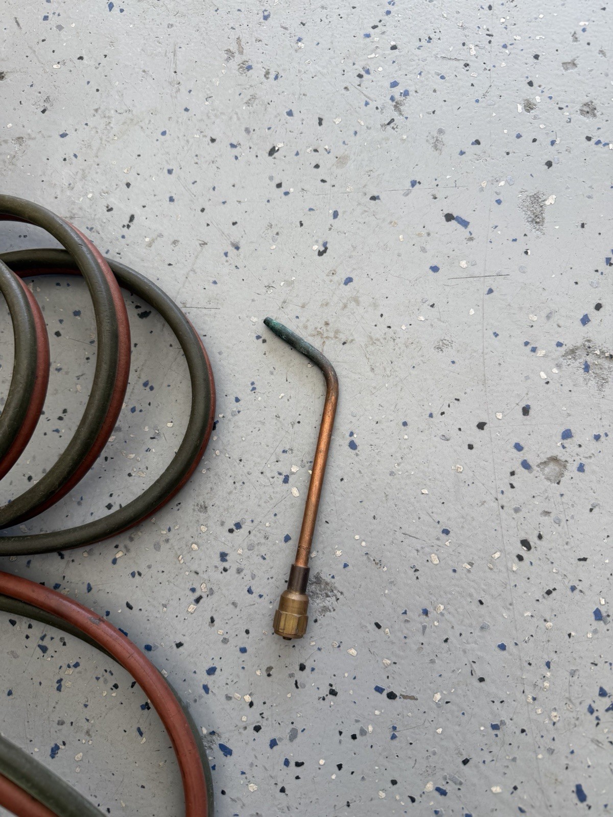 Acetylene Cutting Torch - With Tips and hoses