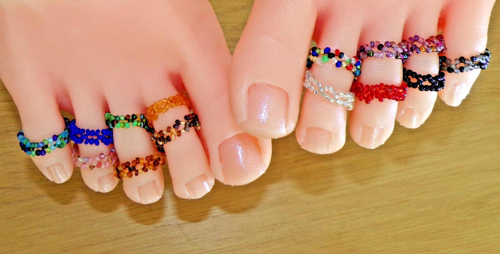 *CUTE TOE RINGS MADE WITH GLASS CZECH FIRE SEED BEADS IN MANY COLOURS-HANDMADE*