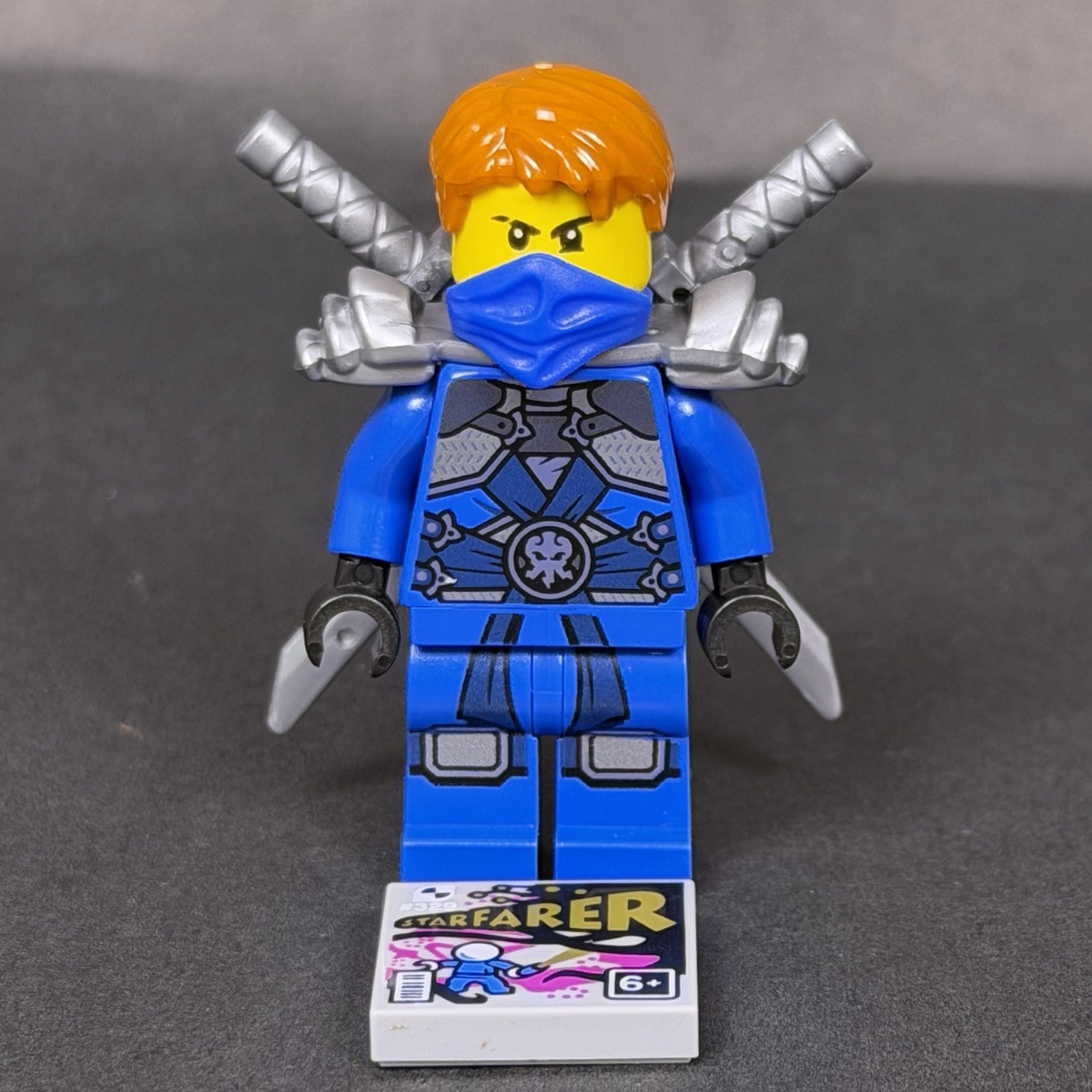 Brand New Lego Ninjago Rebooted Jay Stone Armor Minifigure with Katanas & Tile🔹