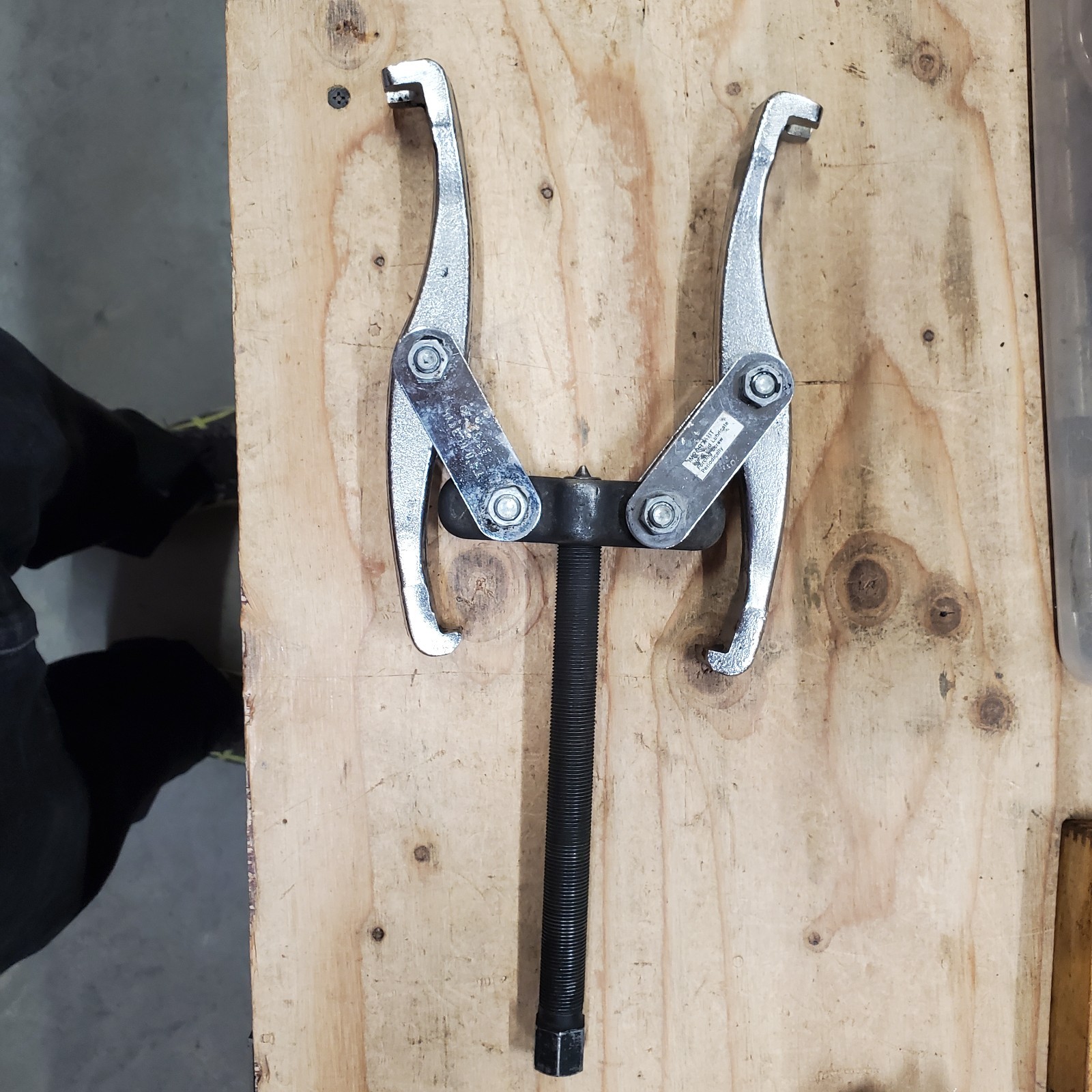 OtC 1035 7 Ton 2 Jaw Reversible Puller Reach 5" Spread 9"