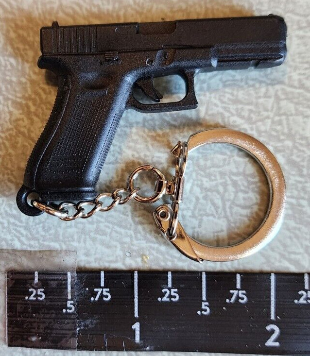 Glock 17 Gen 4 KEYCHAIN Austria gun pistol black Synthetic plastic FACTORY NEW