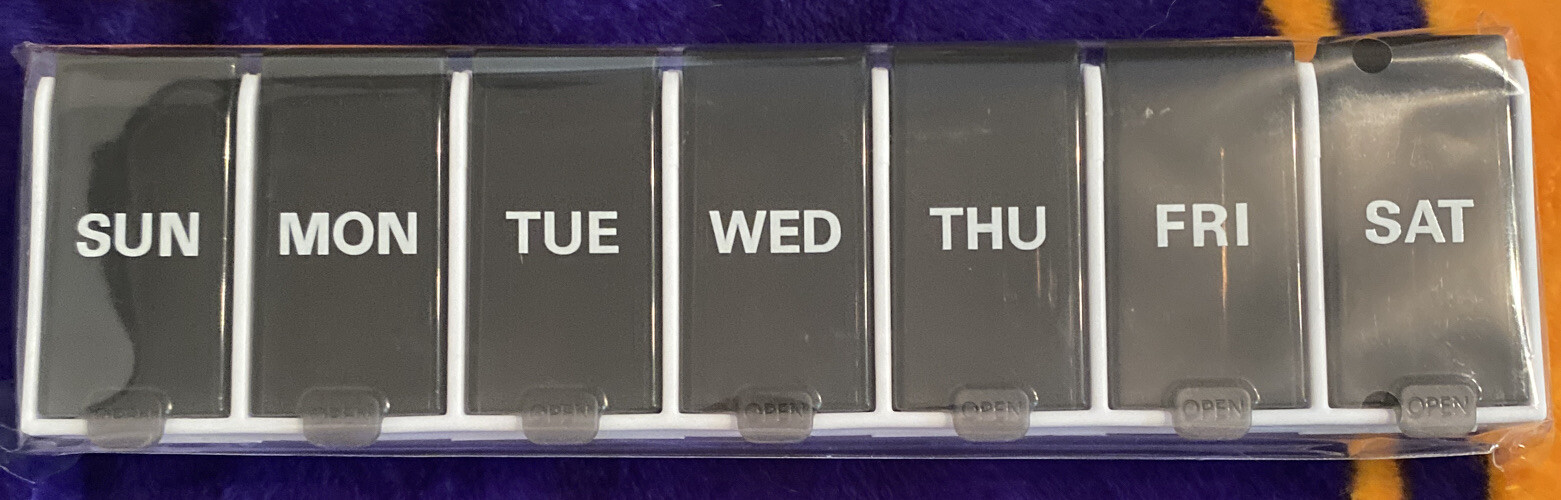 7 Day Pill Storage And Organizer. Easy, Clean. BRAND NEW!! Free Shipping!!