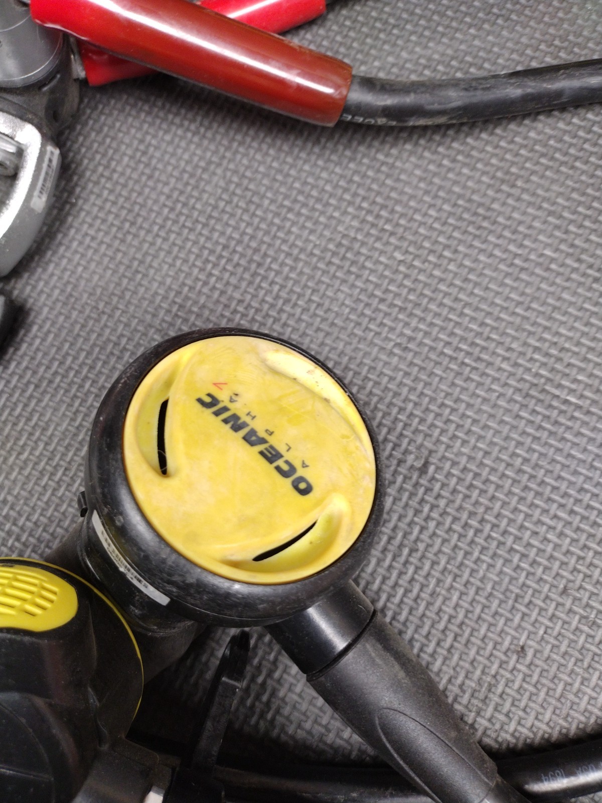 Aqualung and Oceanic Regulator FREE SHIPPING