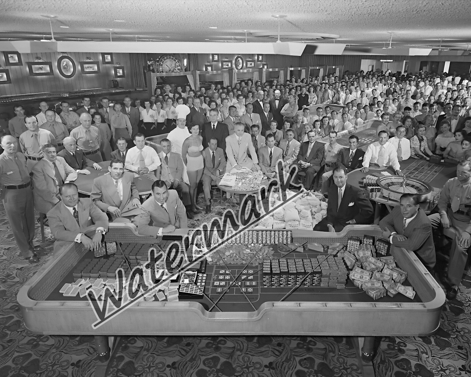 1950's Las Vegas Desert Inn Casino & Staff Black & White 8 X 10 Photo  Picture