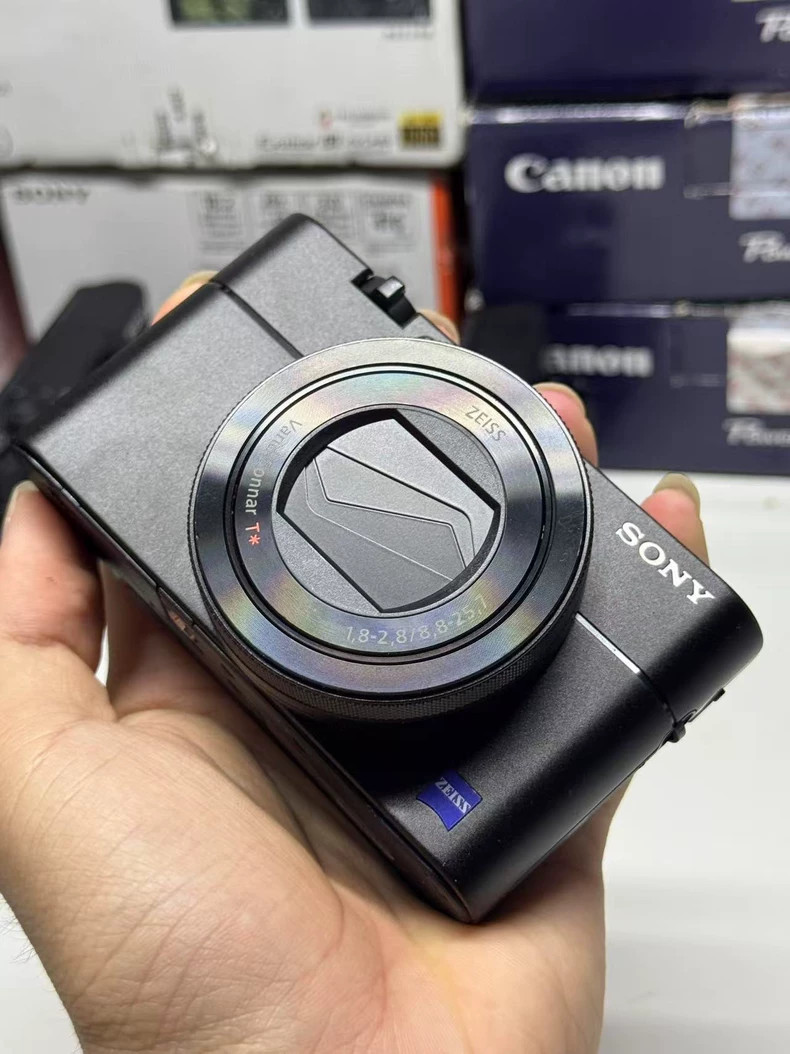 Sony Cyber-shot RX100 V RX100M5 20.1 MP Digital Camera w/ Flip Screen Viewfinder