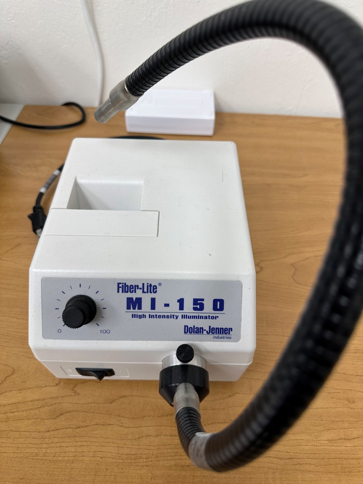 DolanJenner Fiber-Lite MI-150 Illuminator with a Single Goose Neck for Lab