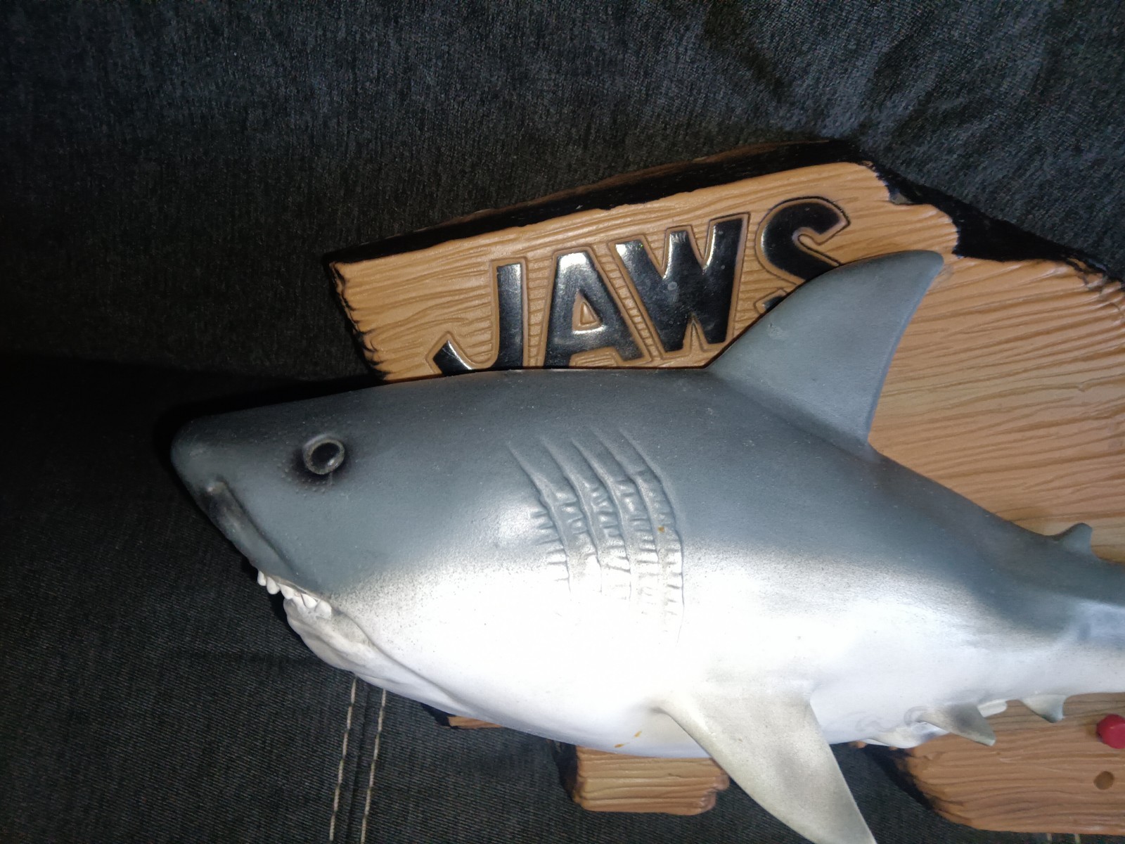 JAWS Universal Studios Shark Talking Singing Wall Plaque Animatronic Figure.