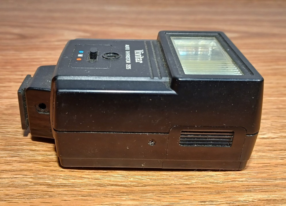 Vivitar Auto Thyristor 225 Vintage Electronic Camera Flash