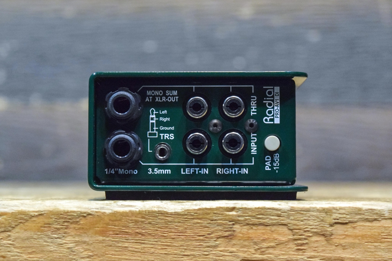 Radial Engineering ProAV1 Multi-Media DI Versatile Passive Multimedia Direct Box