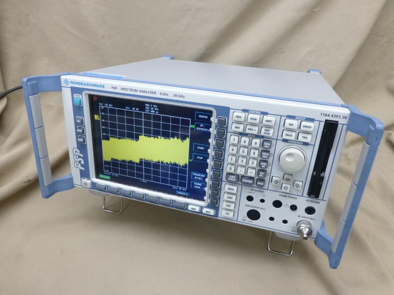 ROHDE & SCHWARZ FSP30 9 KHz- 30 GHz SPECTRUM ANALYZER VERY CLEAN