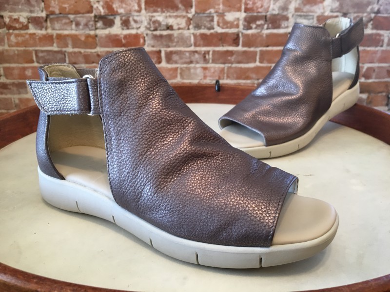 The Flexx Pewter Silver Leather Front Row Peep-toe Comfort Ankle Sandals New