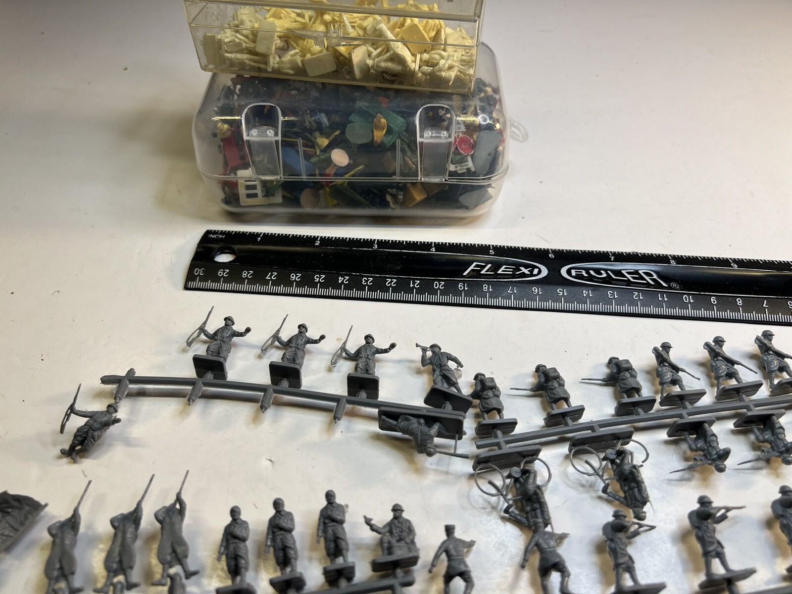 HO Size Figures, Signs For Diorama