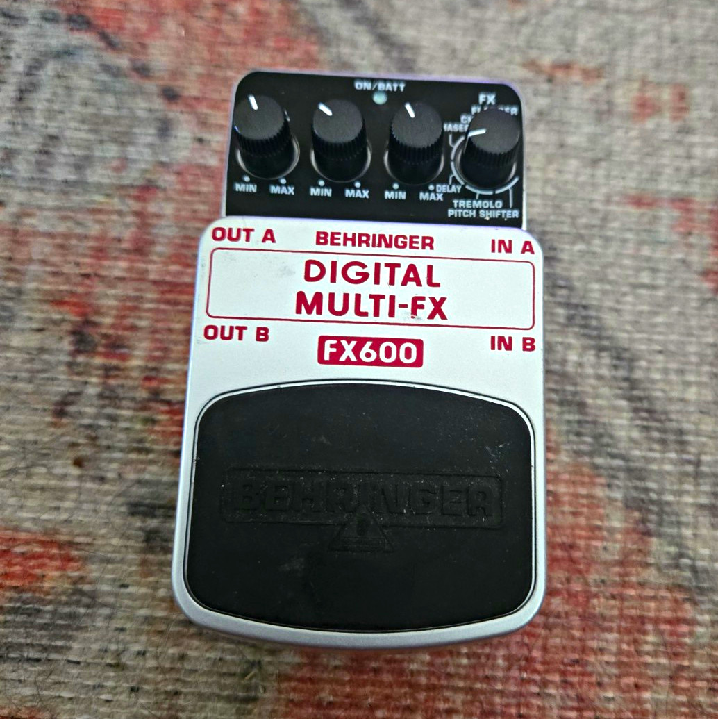 Behringer FX600 Digital Multi-Effects Pedal Reverb Chorus Flanger Pitch