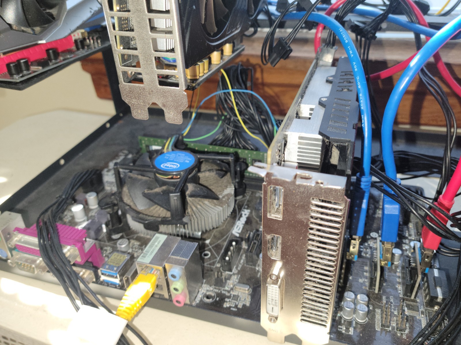 Open Frame Multi-GPU Cryptocurrency MiningRig W/ 4x GPU Intel Included 3 Working