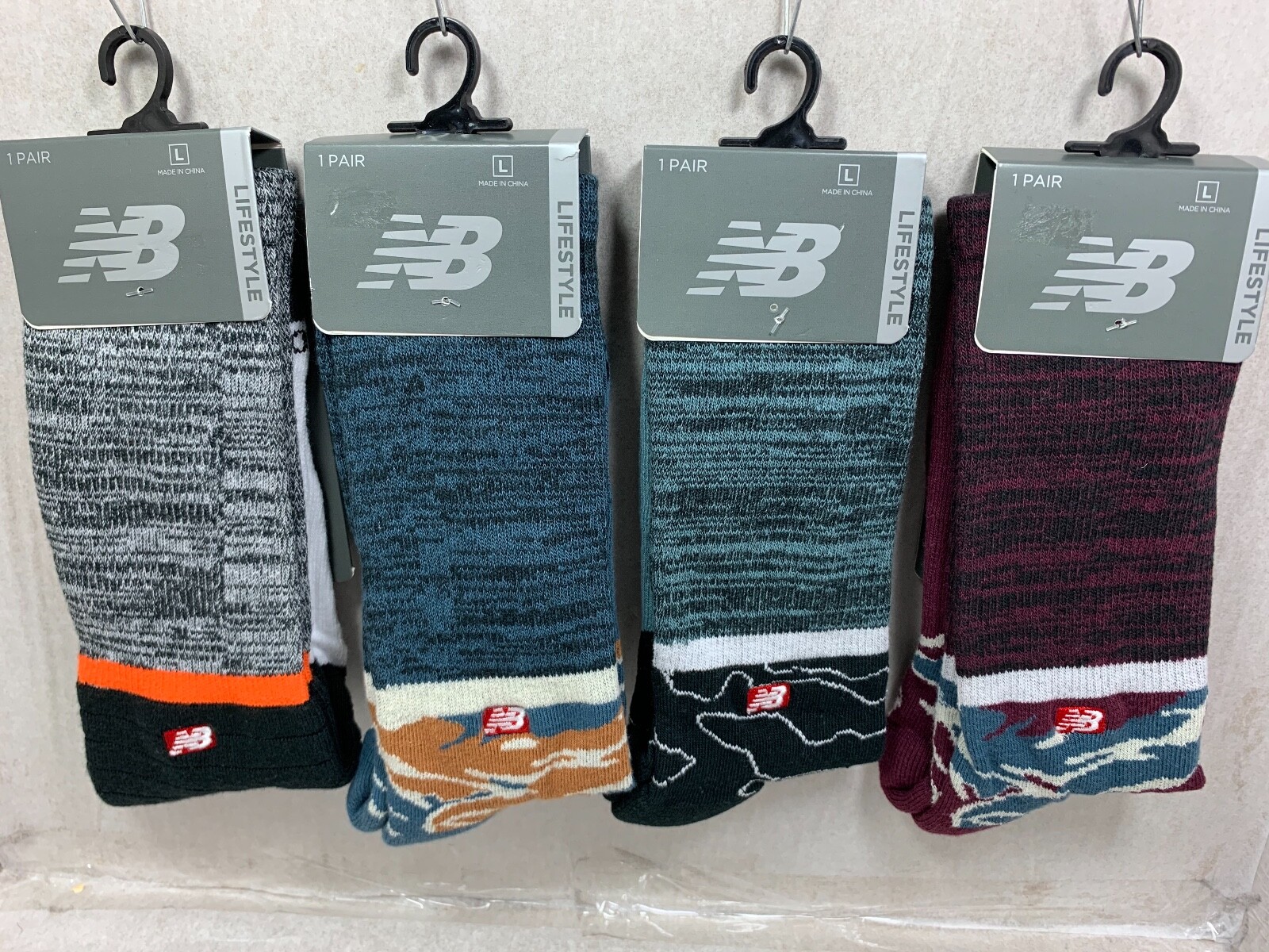 ONE PAIR NEW MENS NEW BALANCE  LIFESTYLE CREW SOCKS  SIZE LARGE MSRP $13.00