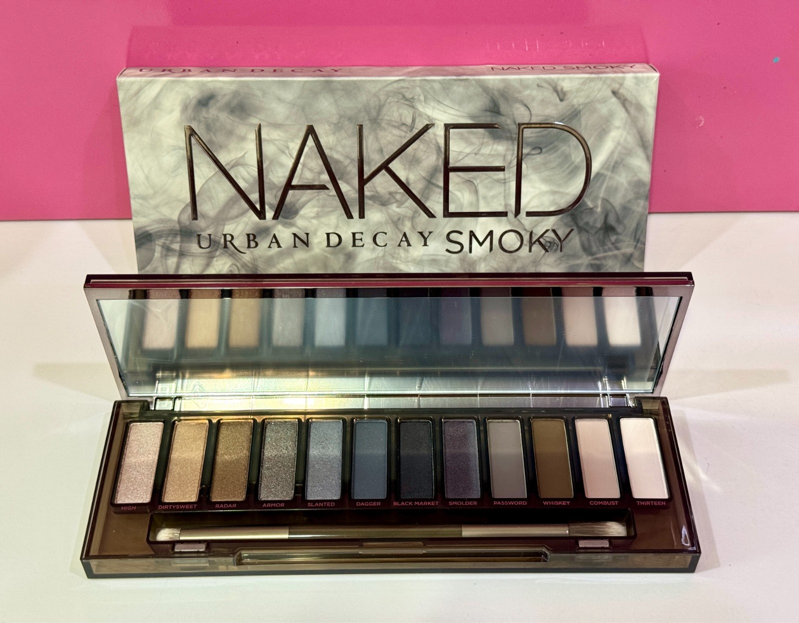 Urban Decay Naked Smoky Eyeshadow Palette with Double Ended Brush New in Box