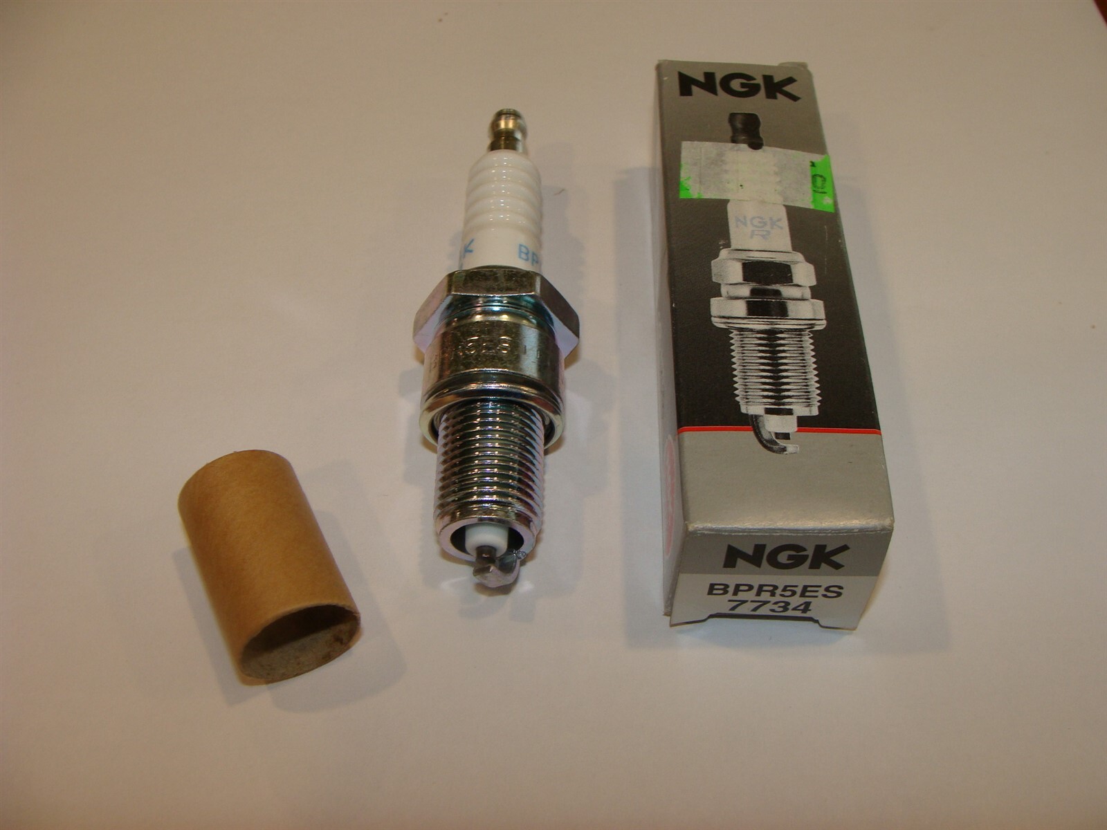 GENUINE NEW NGK nib SPARK PLUG 7734 BPR5ES small engine standard resistor ONE