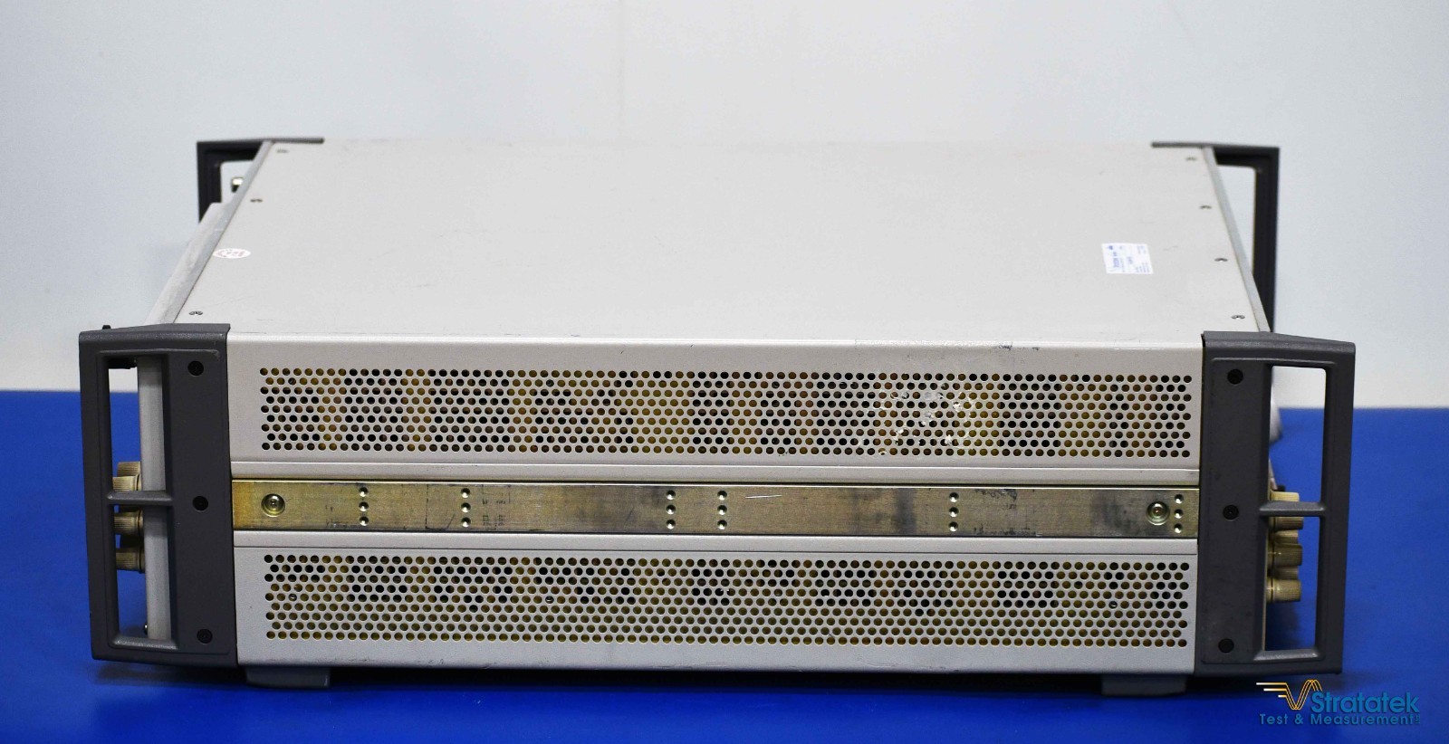 Fluke 5700A Multifunction Calibrator 5700A/NAF with Opt-03 ISO 17025 Calibrated