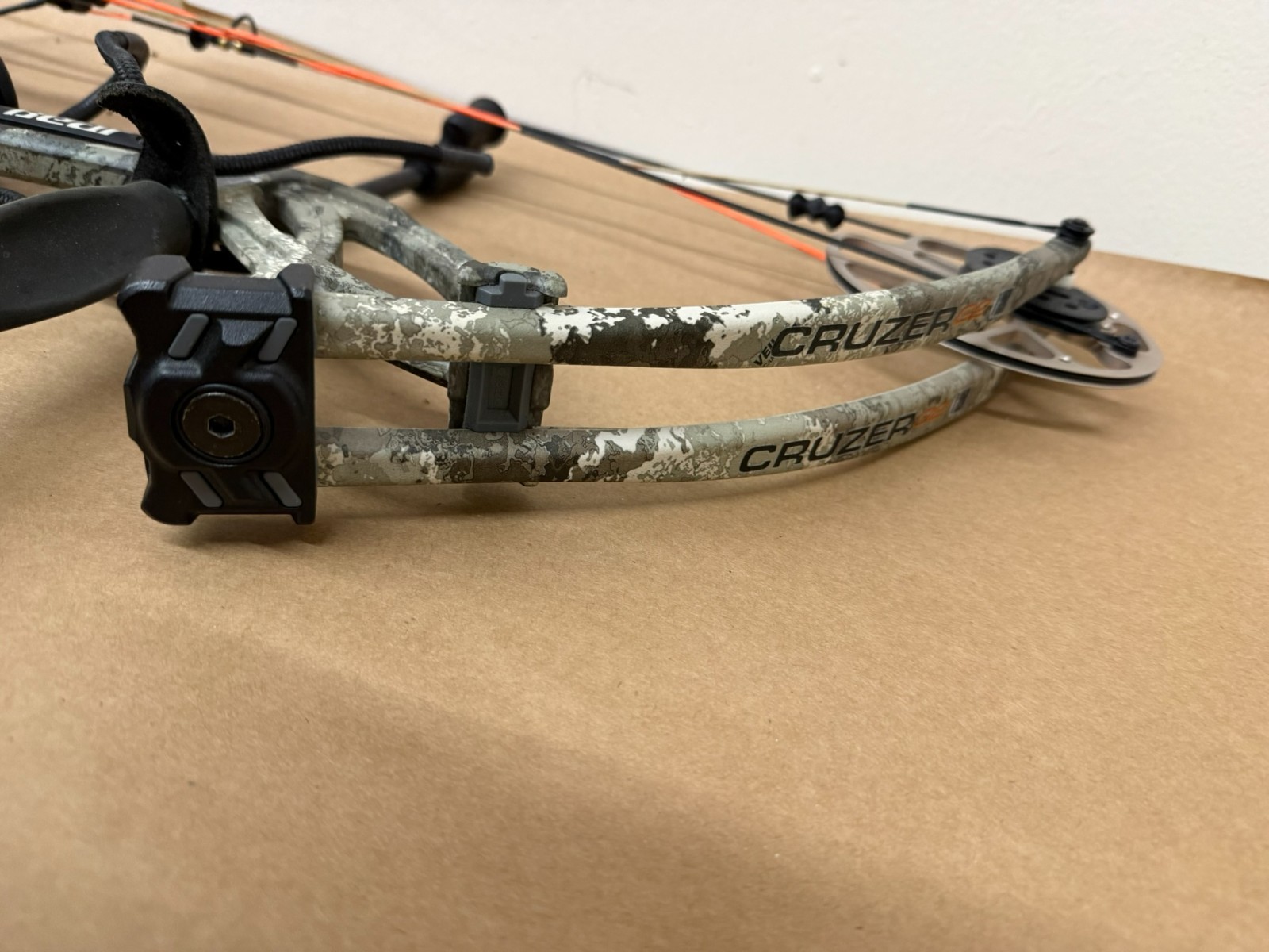 Bear Cruzer G2 compound bow, 26” draw, #70 pull LH