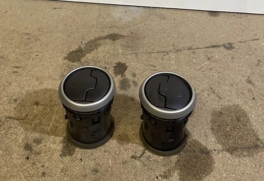 NISSAN QASHQAI 2007 5DR FRONT LEFT OR RIGHT DASH AIR VENT 68760JD10A X 2