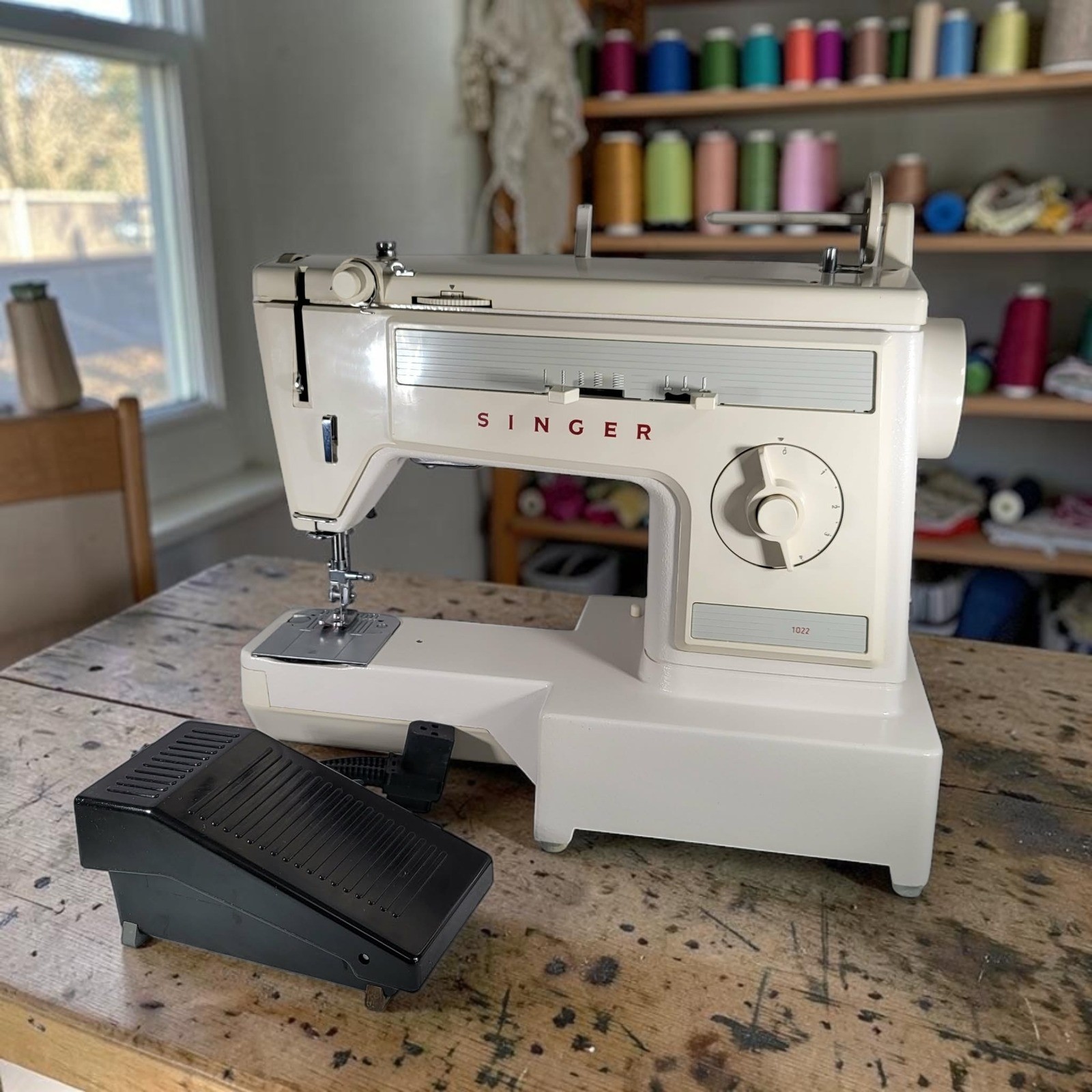 Singer Sewing Machine 1022 Cream TESTED Zig-Zag Free Arm No Manual Vintage