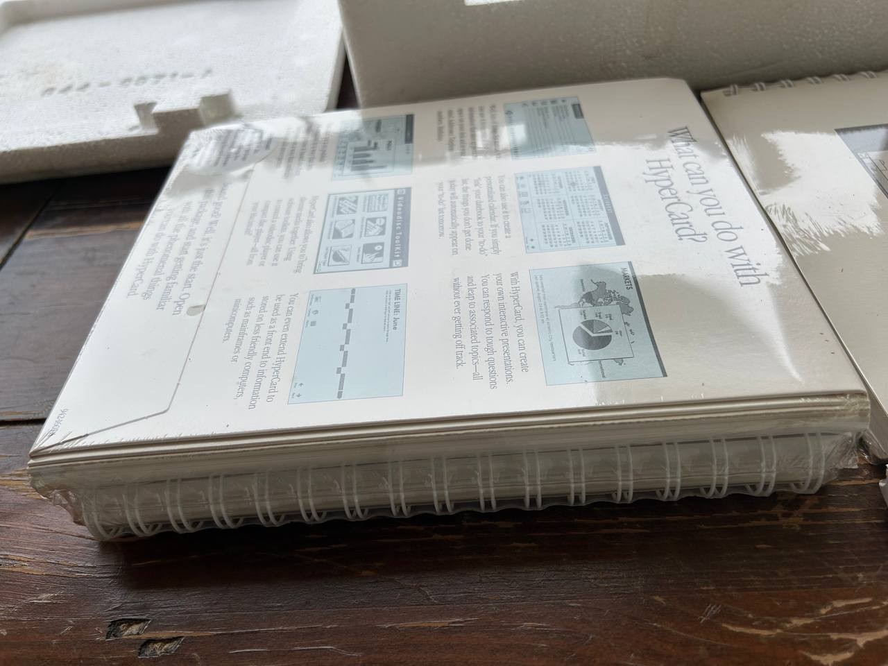 Apple Macintosh System Software Version 6.0.4 HyperCard. Program disks Use Guide