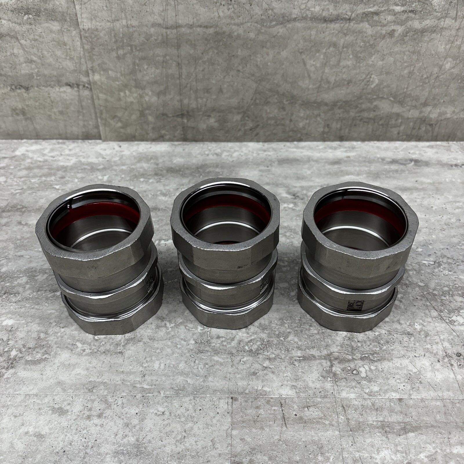 Lot Of 3 Calbrite S22000CC00 Stainless Steel Compression Coupling For 2” EMT New