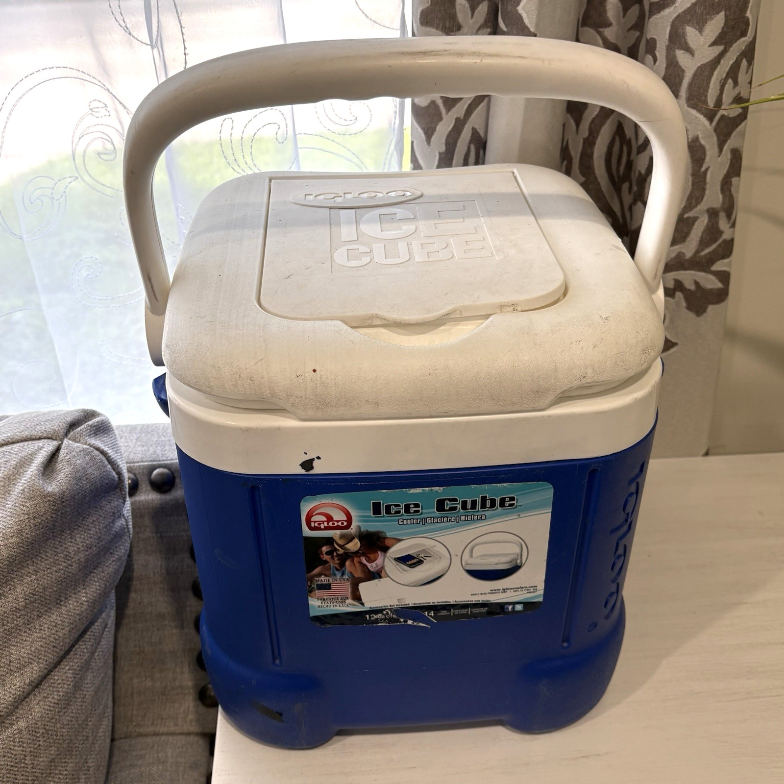 Igloo Ice Cube 12 Quart 14 Can Plastic Cooler Blue White Top Compartment Handle