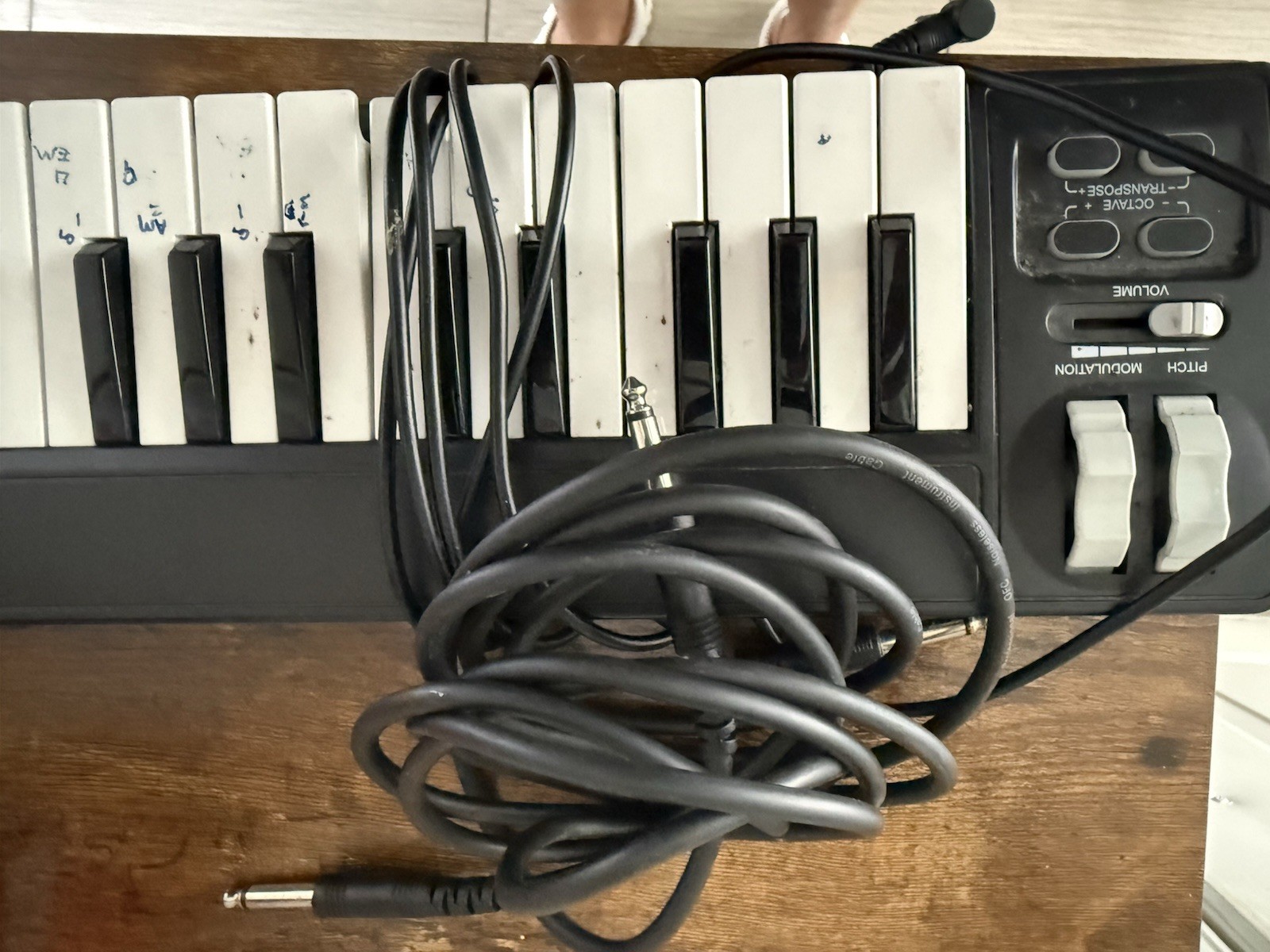 Midiplus AKM320 32-Key USB MIDI Keyboard Controller w/ jack & Pitch/Mod Wheels