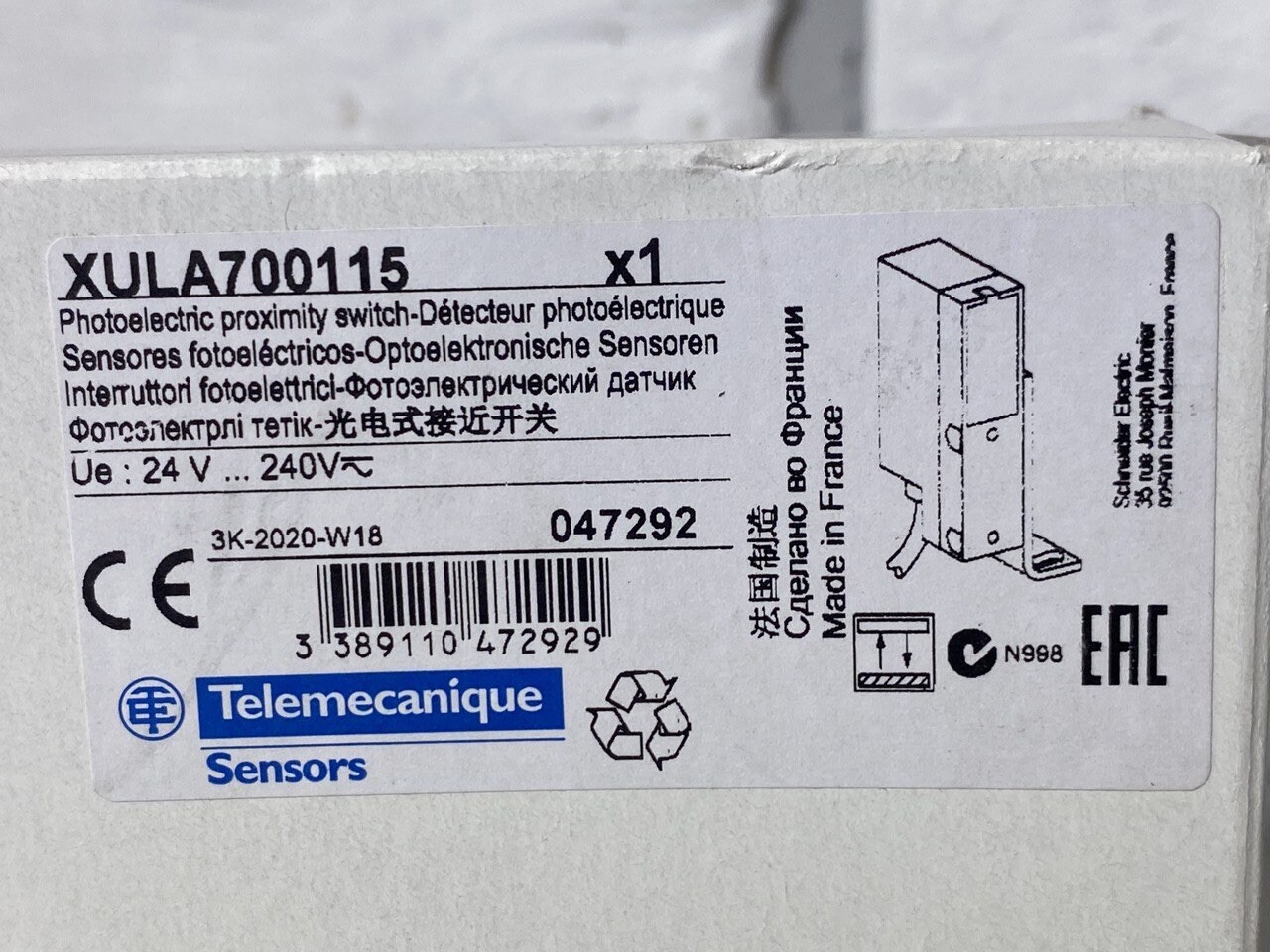 Photo electric sensor XULA700115 XUL diffuse Sn 0.7m - 24..240VAC/DC - cable 2m