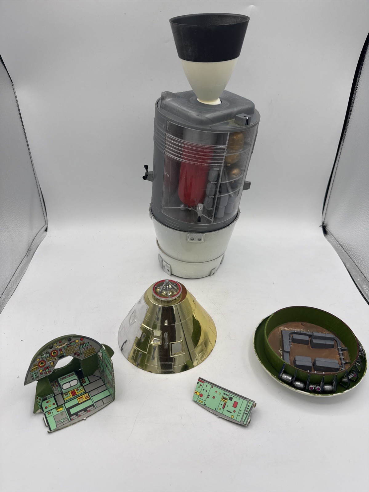 Apollo 11 Capsule Vintage Revell 1980’s As Pictured. As Is Model Kit (Read Below