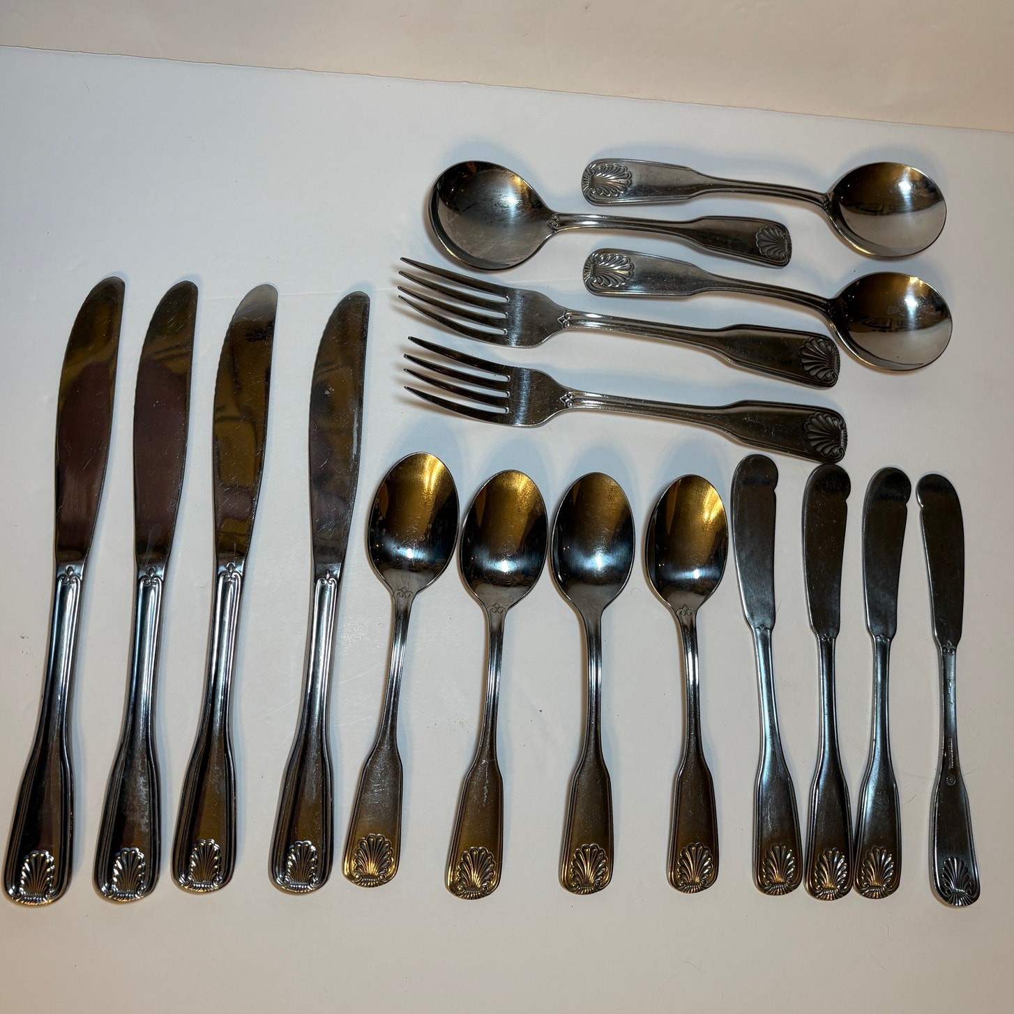World Tableware COQUILLE Stainless 17 Pc WT Shell Taiwan Flatware Set