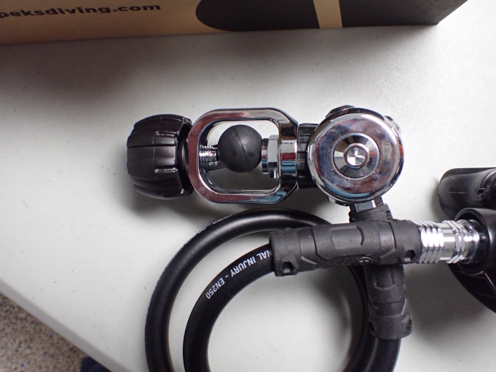Apeks ATX 40 Regulator, Yoke New