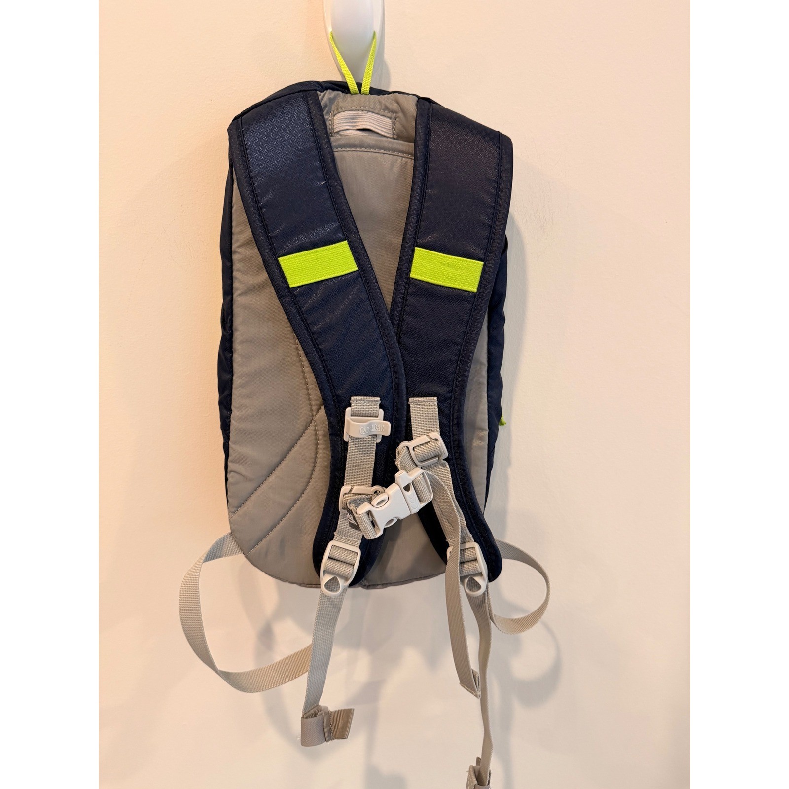 CamelBak Kicker Hydration Backpack Blue Running Hiking Pack w/ Bladder