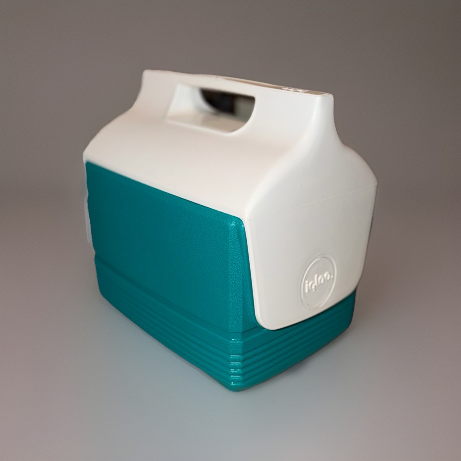 IGLOO Playmate Mini 4 QT Hard Cooler Throwback Retro