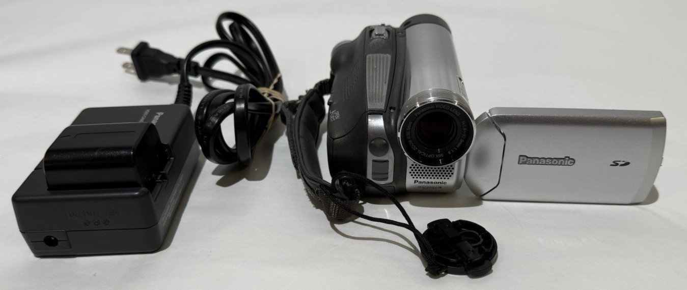 Sony DCR-SX44 Camcorder w/ Original Battery & Battery Charger