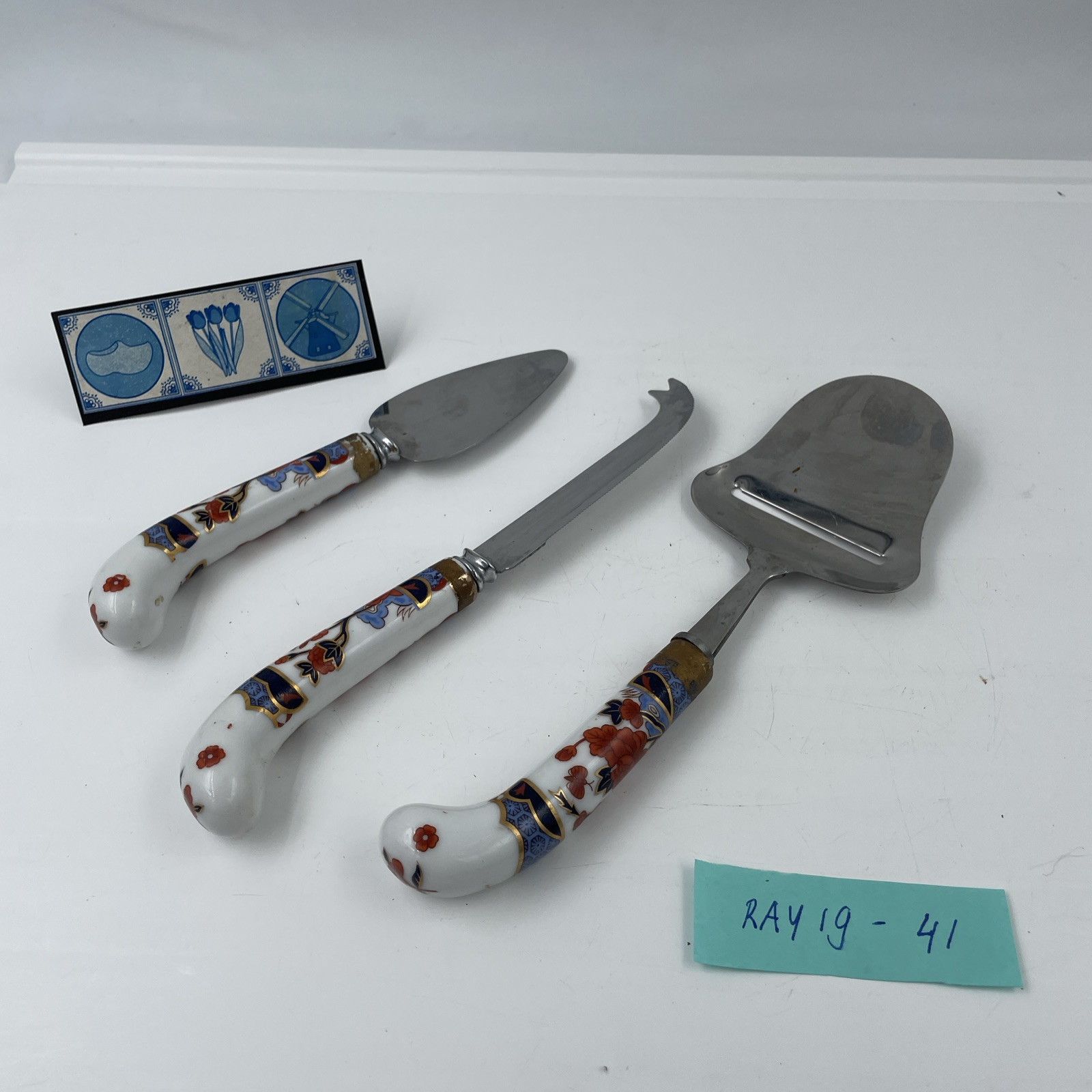 Sheffield PRILL Orange Flowers Blue And White Porcelain Handles Cheese Set