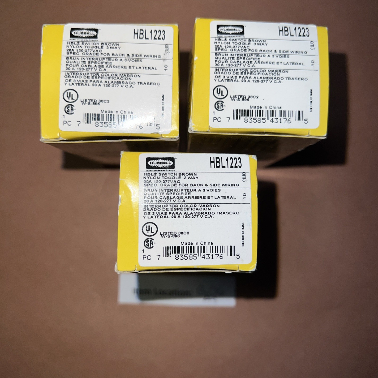 Hubbell HBL1223 NYLON TOGGLE 3 WAY 20AMP 120-277VAC SPEC. FOR BACK & SIDE WIRING
