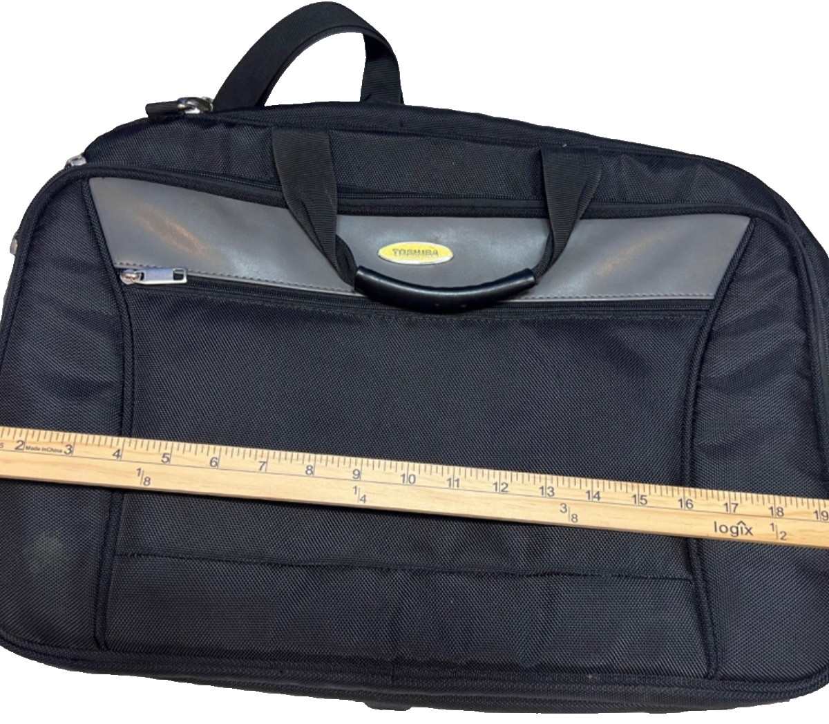 Toshiba Laptop Carry On Case With Padded Shoulder Strap